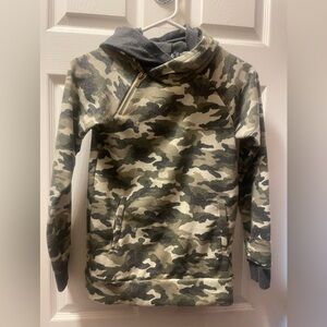 10/$20🔥 Ampersand Camouflage‎ sweatshirt